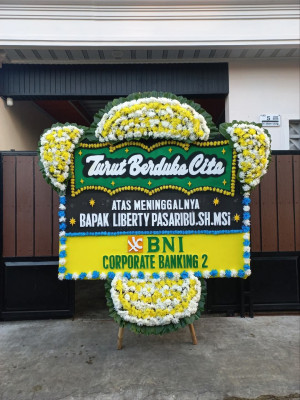 Papan Bunga Duka di Obi Selatan