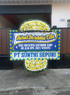 Papan Bunga Duka di Obi Selatan
