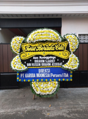 Papan Bunga Duka di Obi Selatan