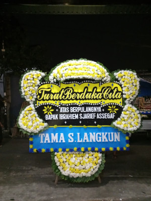 Papan Bunga Duka di Obi Selatan